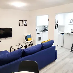 Acogedor Familiar En Area Residencial Apartamento Madrid